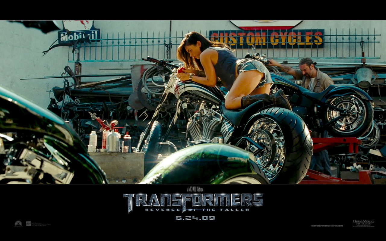 "Transformers: Revenge of the Fallen - Megan Fox as Mikaela Banes" desktop wallpaper number 2 (1280 x 800 pixels)